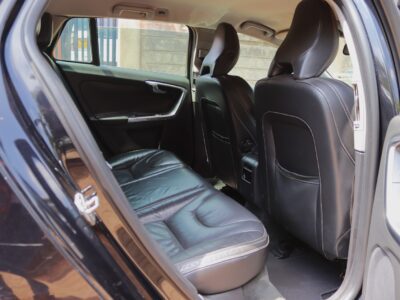 2013 Volvo V60 T4 – Sleek Scandinavian Wagon for the Modern Driver 🇸🇪🚗