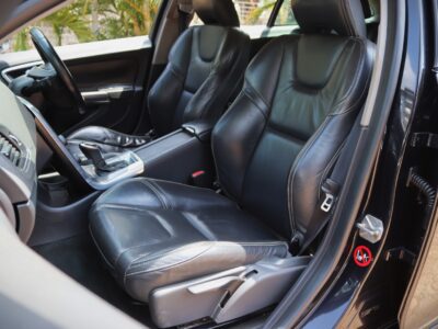 2013 Volvo V60 T4 – Sleek Scandinavian Wagon for the Modern Driver 🇸🇪🚗