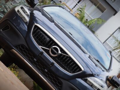 2018 Volvo V40 Cross Country – Urban Elegance Meets Rugged Versatility 🚙❄️