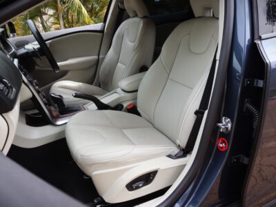 2018 Volvo V40 Cross Country – Urban Elegance Meets Rugged Versatility 🚙❄️