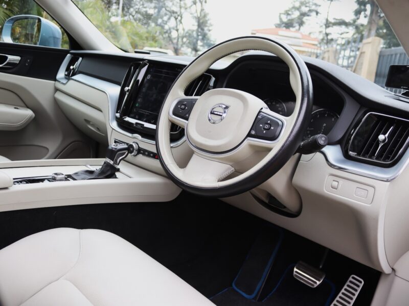 2018 Volvo XC60 T5 Inscription – Luxury in Motion with Sunroof & Striking Blue Finish 💎🌤️ | Now at AutoEmpire Kenya