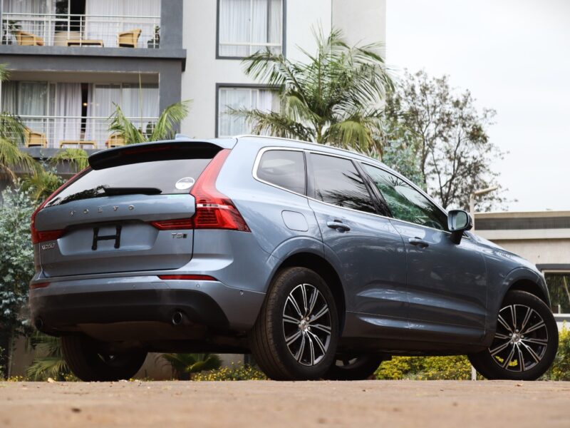 2018 Volvo XC60 T5 Inscription – Luxury in Motion with Sunroof & Striking Blue Finish 💎🌤️ | Now at AutoEmpire Kenya
