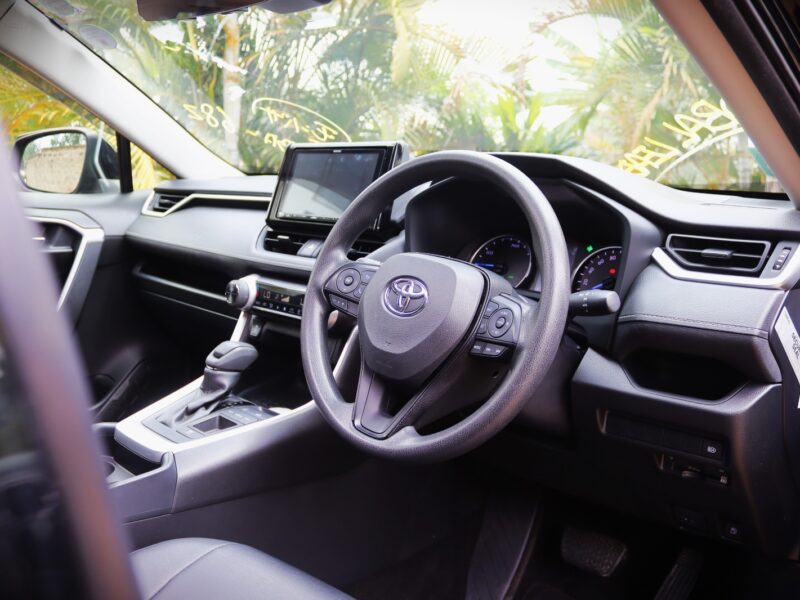 🌿 2020 Toyota RAV4 Hybrid – Efficiency Meets Adventure | Black | AWD | Petrol-Electric