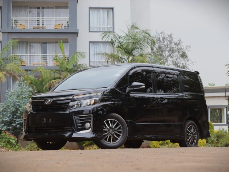 🚐 2016 Toyota Voxy – Spacious 7-Seater MPV with Double Sunroof | Black | Family Comfort Redefined