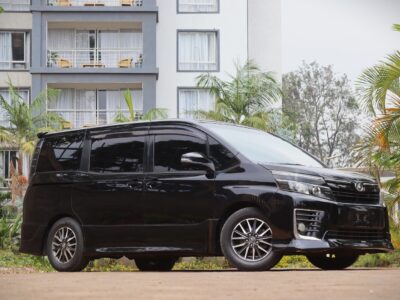 🚐 2016 Toyota Voxy – Spacious 7-Seater MPV with Double Sunroof | Black | Family Comfort Redefined