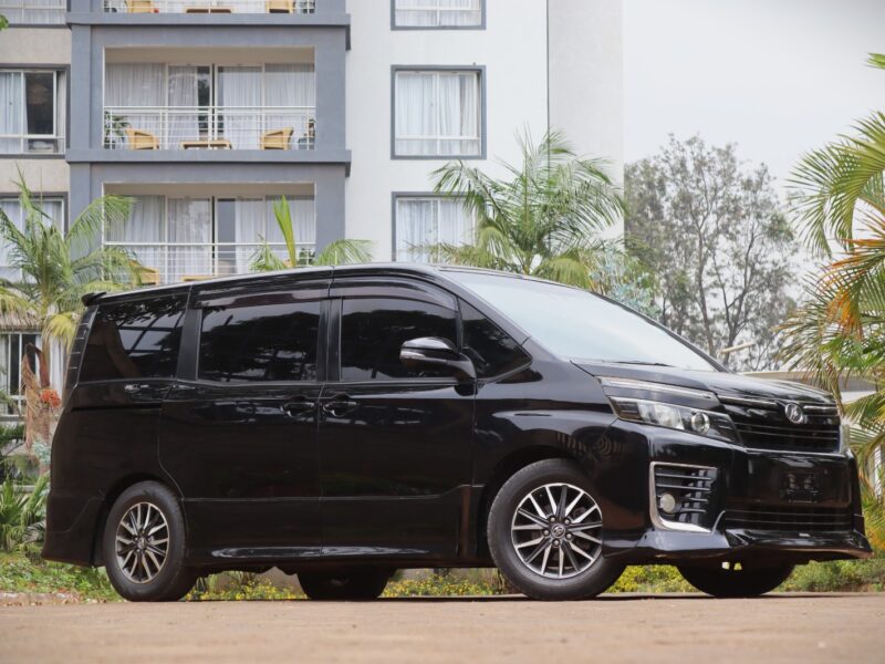 🚐 2016 Toyota Voxy – Spacious 7-Seater MPV with Double Sunroof | Black | Family Comfort Redefined