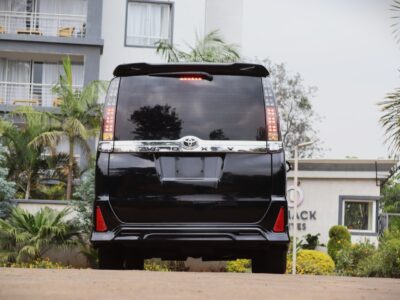 🚐 2016 Toyota Voxy – Spacious 7-Seater MPV with Double Sunroof | Black | Family Comfort Redefined