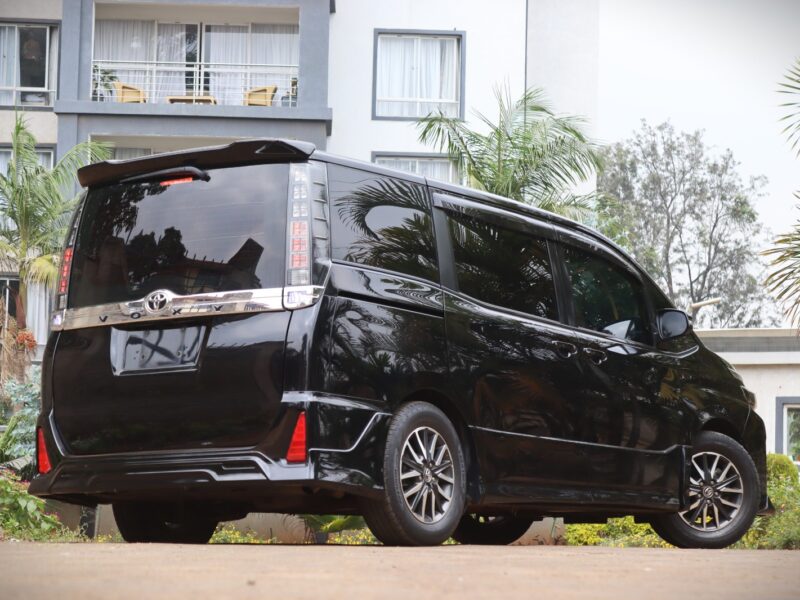 🚐 2016 Toyota Voxy – Spacious 7-Seater MPV with Double Sunroof | Black | Family Comfort Redefined