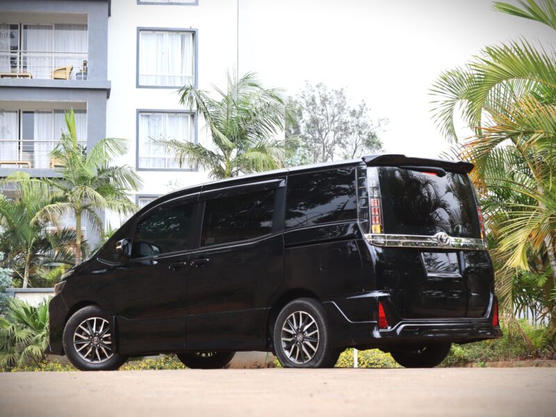 🚐 2016 Toyota Voxy – Spacious 7-Seater MPV with Double Sunroof | Black | Family Comfort Redefined