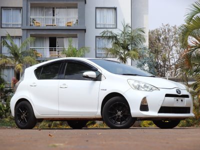 🚗 2012 Toyota Aqua – White | Affordable Hybrid Hatchback for Sale in Nairobi, Kenya