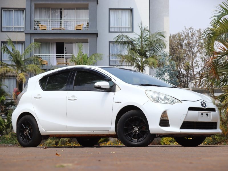 🚗 2012 Toyota Aqua – White | Affordable Hybrid Hatchback for Sale in Nairobi, Kenya