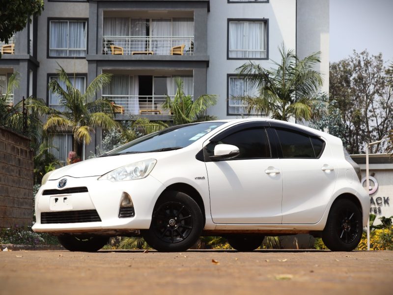 🚗 2012 Toyota Aqua – White | Affordable Hybrid Hatchback for Sale in Nairobi, Kenya