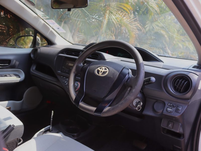 🚗 2012 Toyota Aqua – White | Affordable Hybrid Hatchback for Sale in Nairobi, Kenya