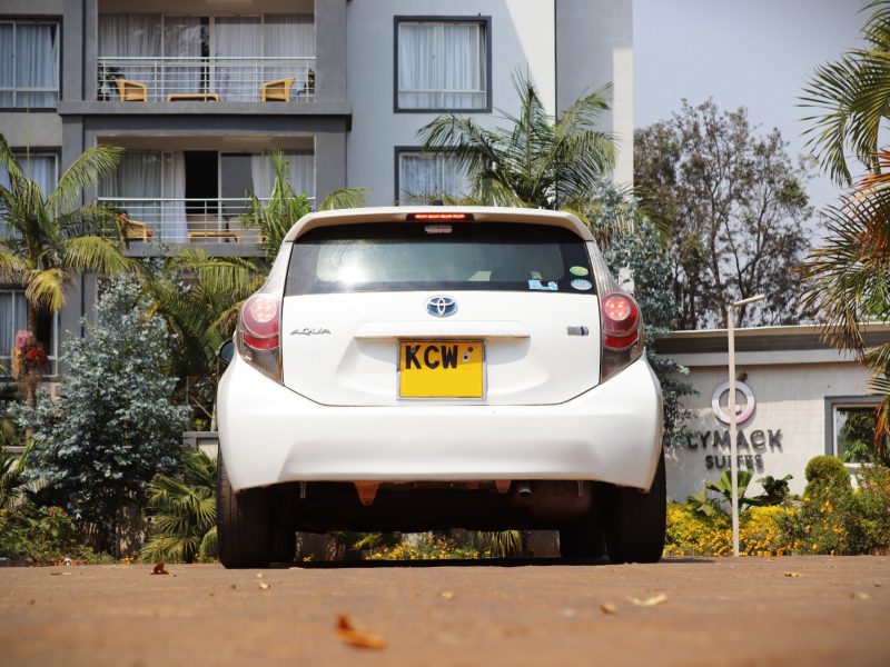 🚗 2012 Toyota Aqua – White | Affordable Hybrid Hatchback for Sale in Nairobi, Kenya