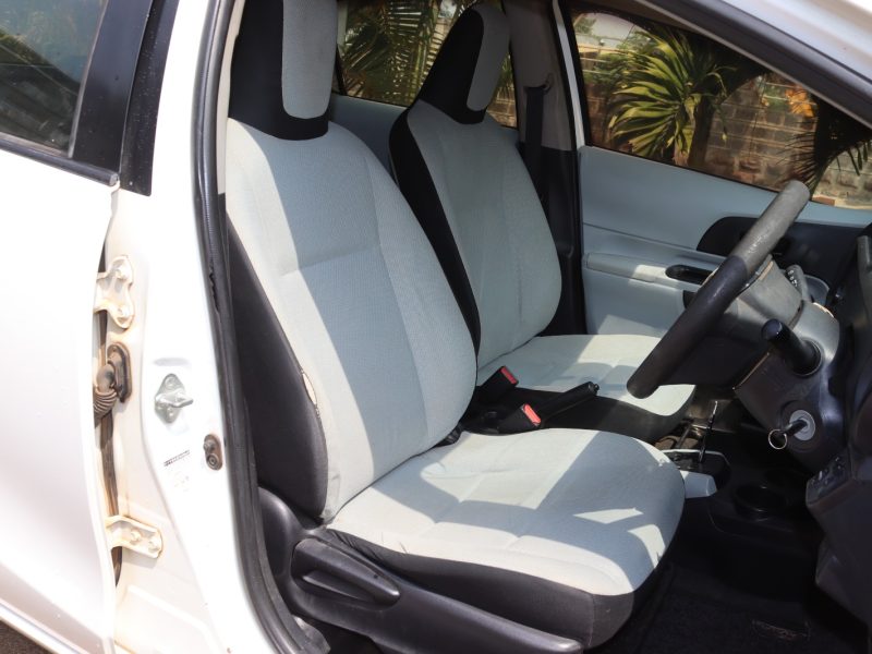 🚗 2012 Toyota Aqua – White | Affordable Hybrid Hatchback for Sale in Nairobi, Kenya