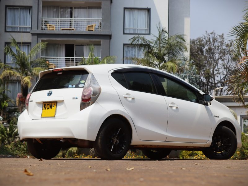 🚗 2012 Toyota Aqua – White | Affordable Hybrid Hatchback for Sale in Nairobi, Kenya