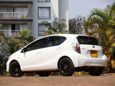 🚗 2012 Toyota Aqua – White | Affordable Hybrid Hatchback for Sale in Nairobi, Kenya