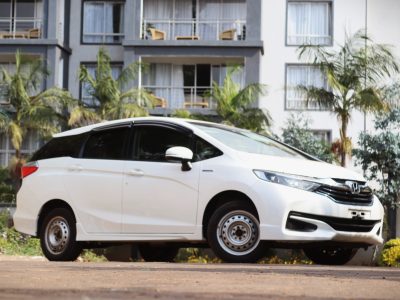 🚗 2018 Honda Fit Shuttle Hybrid – Elegant White, Stylish, Spacious, and Fuel-Efficient Wagon for Sale in Nairobi, Kenya