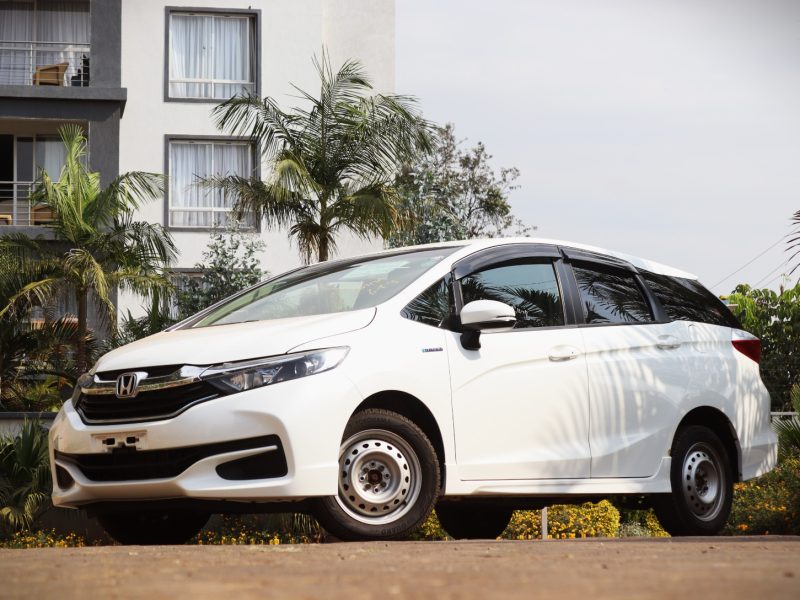 🚗 2018 Honda Fit Shuttle Hybrid – Elegant White, Stylish, Spacious, and Fuel-Efficient Wagon for Sale in Nairobi, Kenya