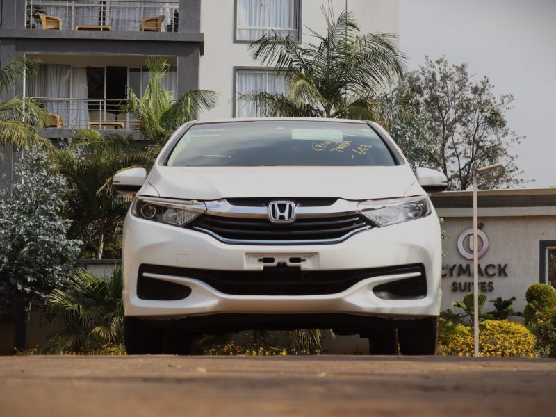 🚗 2018 Honda Fit Shuttle Hybrid – Elegant White, Stylish, Spacious, and Fuel-Efficient Wagon for Sale in Nairobi, Kenya