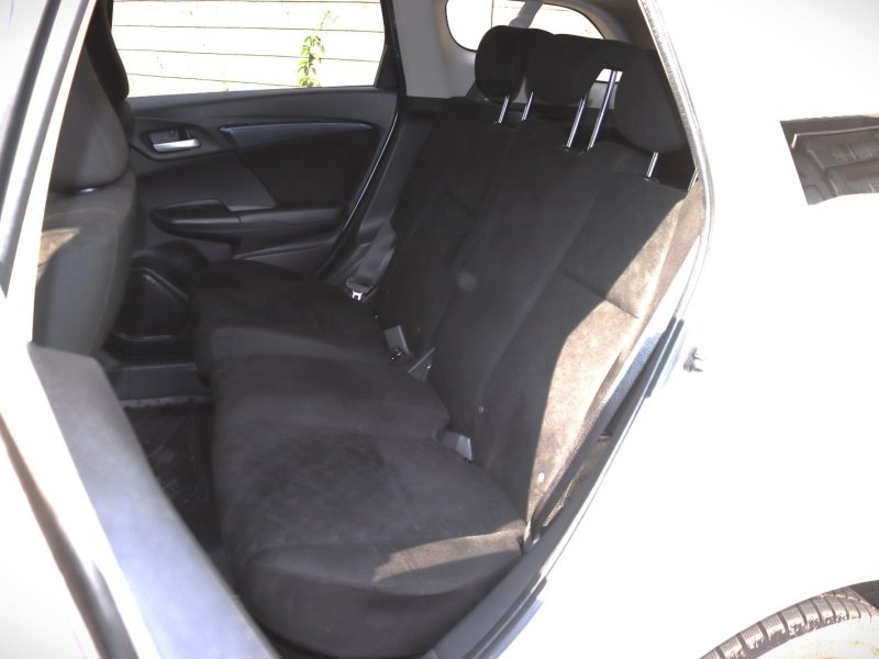 🚗 2018 Honda Fit Shuttle Hybrid – Elegant White, Stylish, Spacious, and Fuel-Efficient Wagon for Sale in Nairobi, Kenya