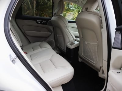 🚘 2018 Volvo XC60 T8 – White | Luxury Plug-In Hybrid SUV for Sale in Nairobi, Kenya