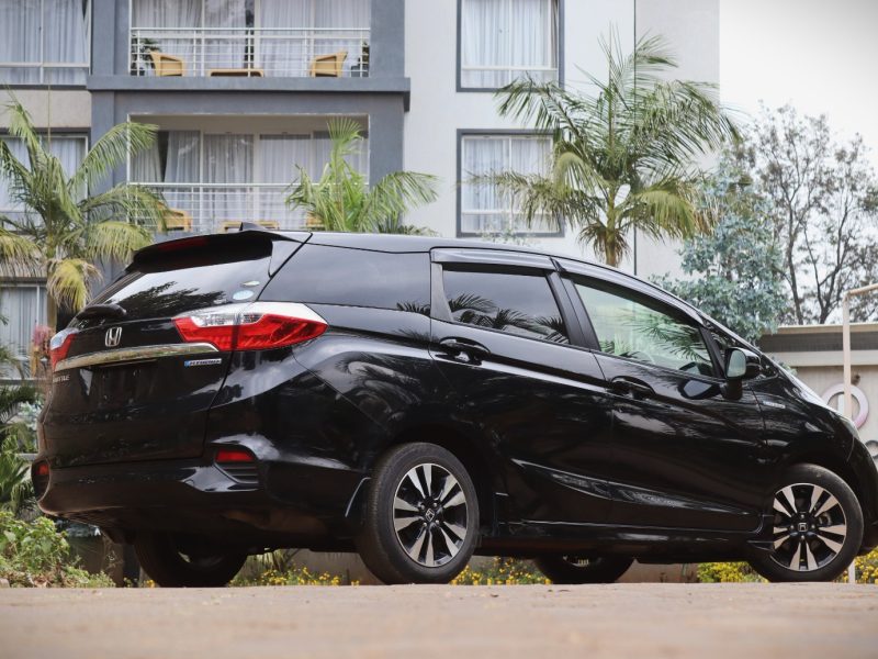 🚗 2018 Honda Fit Shuttle Hybrid – Black | Spacious, Fuel-Efficient Wagon for Sale in Nairobi, Kenya