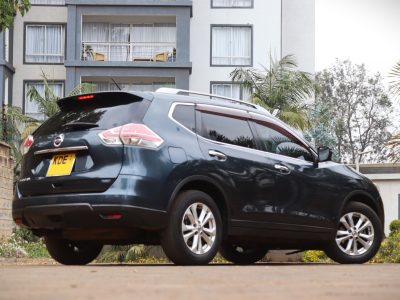 🚙 Nissan X-Trail 2015 – Green – Adventure Meets Comfort 🌿