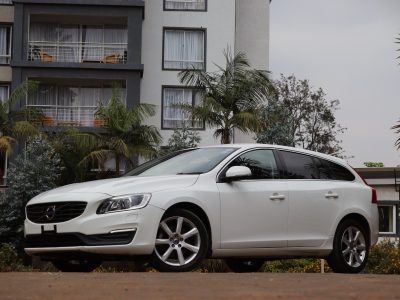 🚘 2018 Volvo V60 D4 White – Scandinavian Elegance on Wheels