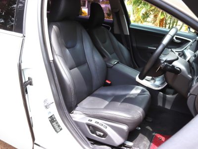 🚘 2018 Volvo V60 D4 White – Scandinavian Elegance on Wheels