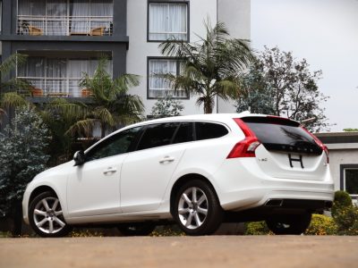 🚘 2018 Volvo V60 D4 White – Scandinavian Elegance on Wheels