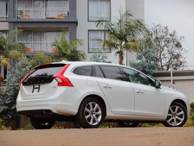 🚘 2018 Volvo V60 D4 White – Scandinavian Elegance on Wheels