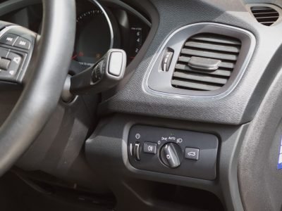 2018 Volvo V40 T3 – Sleek White Hatchback | Scandinavian Elegance with Modern Power 🚗✨