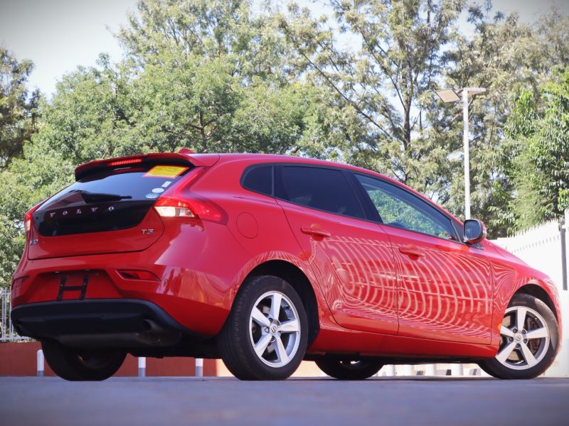 š„ Sleek 2017 Volvo V40 T3 ā Red Hot Hatchback with Power & Style šā¤ļø