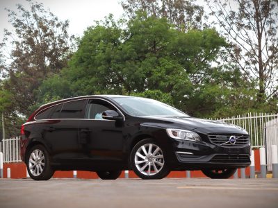 🚘 Sleek 2017 Black Volvo V60 D4 – Luxury Meets Performance