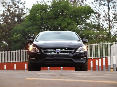 🚘 Sleek 2017 Black Volvo V60 D4 – Luxury Meets Performance