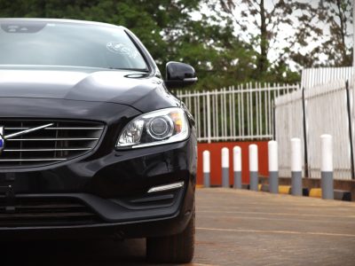 🚘 Sleek 2017 Black Volvo V60 D4 – Luxury Meets Performance