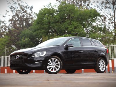 🚘 Sleek 2017 Black Volvo V60 D4 – Luxury Meets Performance