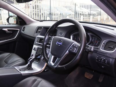 🚘 Sleek 2017 Black Volvo V60 D4 – Luxury Meets Performance