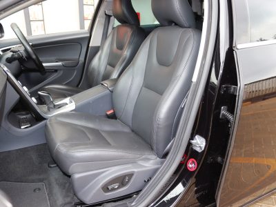 🚘 Sleek 2017 Black Volvo V60 D4 – Luxury Meets Performance