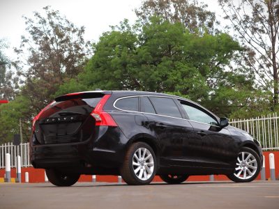 🚘 Sleek 2017 Black Volvo V60 D4 – Luxury Meets Performance