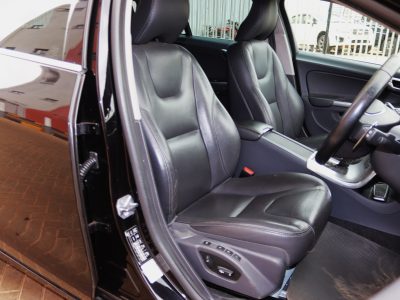 🚘 Sleek 2017 Black Volvo V60 D4 – Luxury Meets Performance