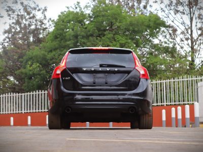 🚘 Sleek 2017 Black Volvo V60 D4 – Luxury Meets Performance