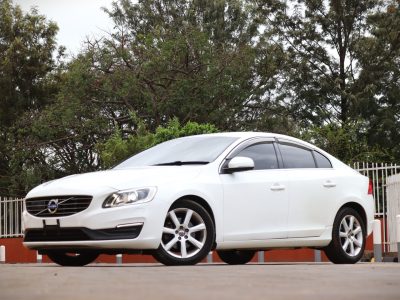 🚗 Volvo S60 D4 – 2017 – White | Executive Luxury Sedan