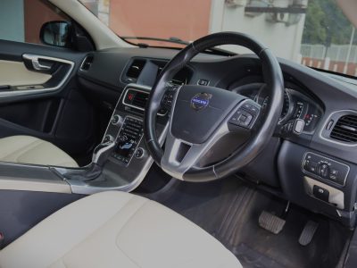 🚗 Volvo S60 D4 – 2017 – White | Executive Luxury Sedan