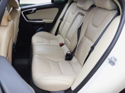 🚗 Volvo S60 D4 – 2017 – White | Executive Luxury Sedan