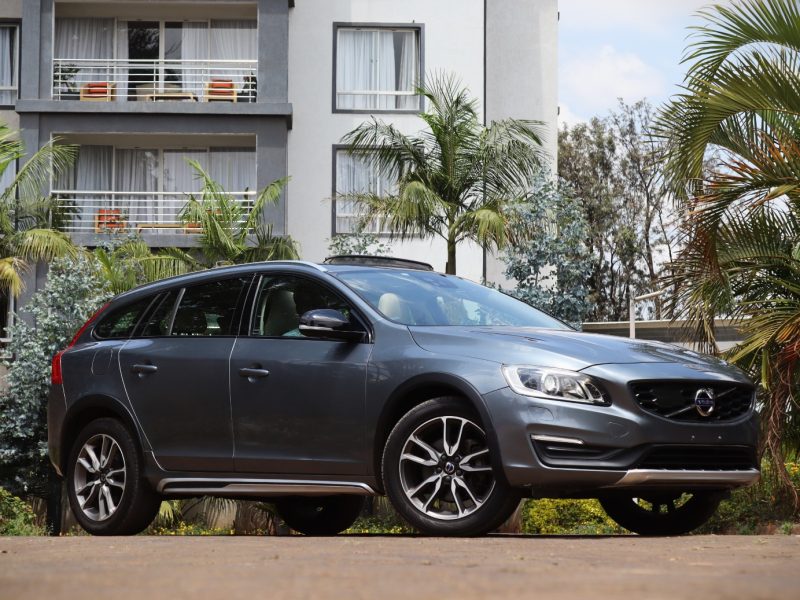 🚙 2018 Volvo V60 Cross Country – Adventure Meets Luxury 🌍