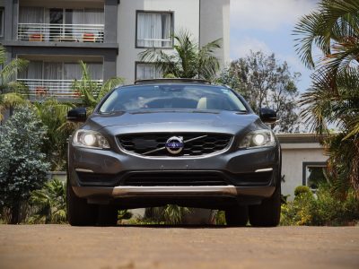 🚙 2018 Volvo V60 Cross Country – Adventure Meets Luxury 🌍