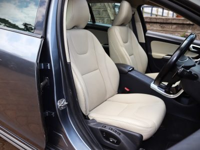 🚙 2018 Volvo V60 Cross Country – Adventure Meets Luxury 🌍