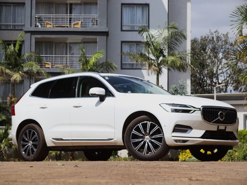 ✨ 2018 Volvo XC60 Inscription D4 – White Elegance with a Sunroof 🌅